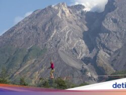 Uji Adrenalin Berjalan Ke Seutas Tali Didepan Gunung Merapi, Berani?