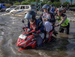 Kendaraan Bermotor Roda Dua Terendam Genangan Air, Apa yang Harus Dilakukan?