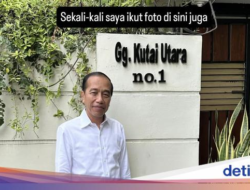Bak Turis, Jokowi Foto Hingga Di Rumah Sendiri
