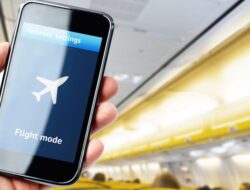 Gaya Pesawat Ke HP Wajib Diaktifkan Di Terbang, Pilot Ini Beberkan Alasannya