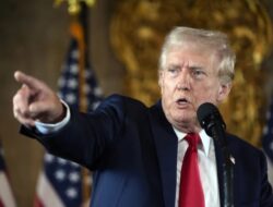 Pertempuran Dagang Memanas, Trump Bakal Kenakan Tarif 25% Sebagai Produk Impor Baja dan Alumunium