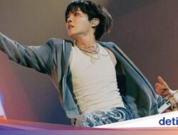J-Hope BTS Pamer Makan Sate Ayam dan Nasi Goreng Hingga Jakarta