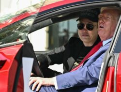 Trump Mau Jual Mobil Listrik Tesla Miliknya, Ogah Damai Bersama Elon Musk