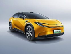 Kendaraan Pribadi Elektrik Toyota bZ5 Pakai Baterai BYD Dijual Di Bawah Rp300 Juta