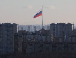 Situasi Makin Pelik, Ajudan Putin Keluarkan Peringatan soal Ekonomi Rusia