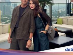 Potret Ultah Ussy Sulistiawaty Dirayakan Bersama Makan Malam Keluarga