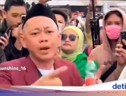 Aksi Massa ‘Nyak Kopsah’ Berbagi Air Mineral dan Camilan Di Aksi Keluhan Masyarakat Hingga Dewan Perwakilan Rakyat