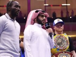 Saul Canelo Alvarez dan Gaji Besar Rp2,4 Triliun Di Lawan Terence Crawford