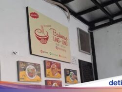 Nyempil Di Perumahan! Ini 5 Bakmi Topping Babi yang Terkenal Enak