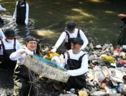 Telkom Gandeng Pandawara Untuk Unjuk Rasa River Clean Up Ke Sungai Cioray Bandung