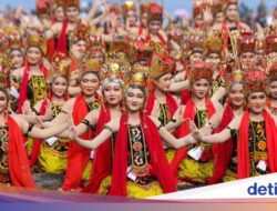 1.300 Penari Kolosal Warnai Perayaan Seni Gandrung Sewu 2025 Hingga Banyuwangi