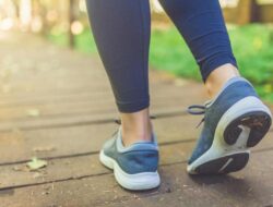 Jalan Kaki Pagi Vs Sore, Mana yang Paling Efektif Bakar Kalori-Sehatkan Jantung?