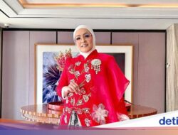 Momen Hangat Astrid Kuya Makan Bareng Suami dan Keluarga