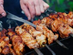 Praktisi Medis Gizi Bagikan Tips Makan Sate Aman Pada Malam Tahun Terbaru