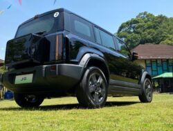 Viral Kendaraan Pribadi Bertenaga Listrik Chery J6 Terobos Genangan Air Setinggi Paha Orang Dewasa