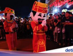 Boneka Chai Sin Ya Meriahkan Pembukaan Perayaan Seni Cap Go Meh Pontianak