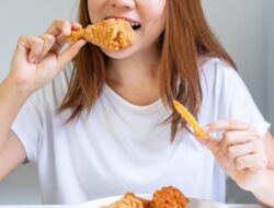 Doyan Makan Junk Food Picu Kista Ovarium? Begini Penjelasan Praktisi Medis Obgyn