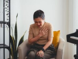 Sakit Dada Dikira Kena ‘Angin Duduk’ padahal Bisa Bersama Sebab Itu Tanda Serangan Jantung