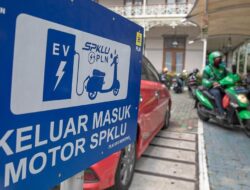 FOTO: Kendaraan Bermotor Roda Dua Listrik Makin Relevan Di Gonjang-ganjing Harga Solar