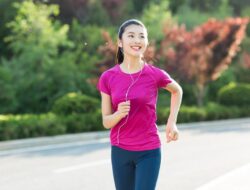 Jalan Kaki Pagi vs Malam, Mana yang Lebih Sehat Untuk Jantung? Ini Kata Praktisi Medis