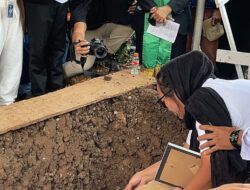 Istri Temon Tidur Pakai Bantal Mendiang Bagi Obati Rasa Rindu