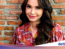Rossa Gemar Jajan Konsumsi Kaki Lima, Bantu Lariskan Penjual Pelaku Ekonomi Kecil!