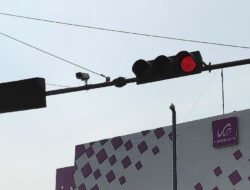 Kenapa Menunggu Lampu Merah Terkadang Cepat atau Lama?