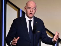 Luis Figo Desak Gianni Infantino Mundur Didalam Bangku Ri FIFA