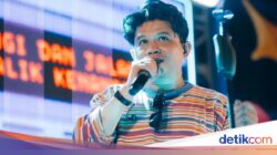 Uan Kaisar Kegemaran Makan Sambil Live Penyiaran Langsung, Lahap Nasi Padang hingga Lele
