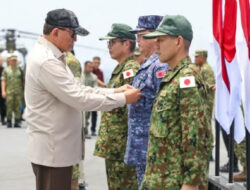 Menhan Anugerahkan Satyalancana Dharma Samudera kepada Personel Militer Jepang