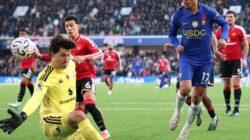 Manchester United Dipecundangi Chelsea 2-0, Martinez Kartu Merah